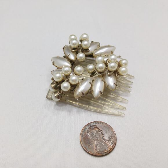 Vintage Wedding Hair Comb, Faux Pearls , 1950s, Bridal Hair Accessory, 2 Inches - Picture 3 of 10